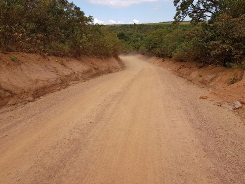 Melhoria nas estradas rurais tem sido tratada com prioridade pela Administração. 