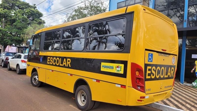 Entrega de um Micro Ônibus Escolar para a Educação