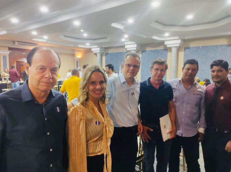 O Governador Romeu Zema e o Deputado Bosco levam comitiva de Perdizes para importante encontro na cidade de Araxá