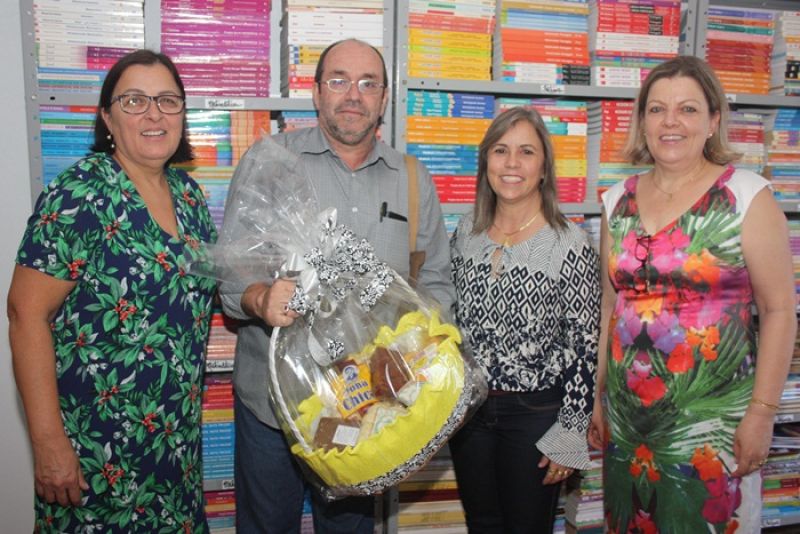 Educação faz o encerramento do Projeto Baú Literário 2017 e comemora dia do Professor.