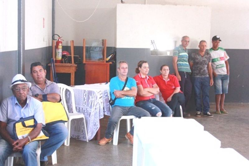 Secretaria de Educação realiza primeira reunião com servidores do município.