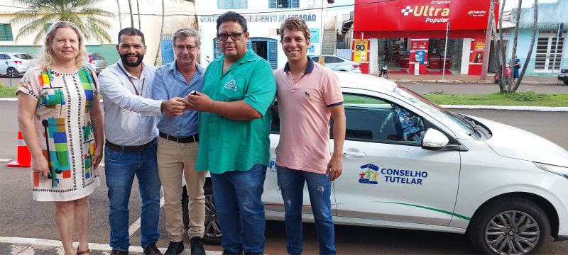 Prefeitura entrega um Fiat Argo para o Conselho Tutelar