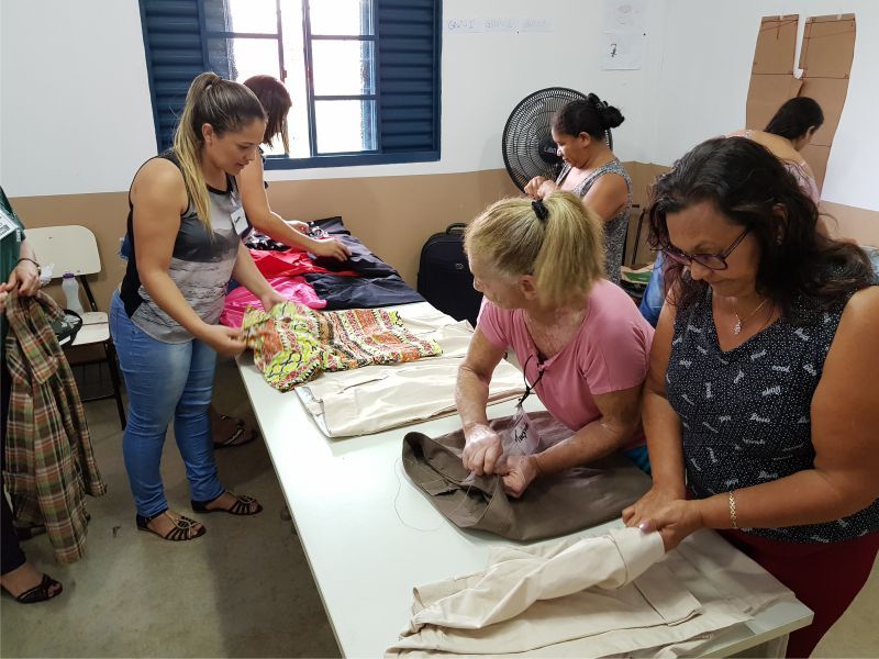 As atividades tiveram início no dia 05 de março onde se deu início às aulas de corte e costura ministrada pela professora Maria de Fátima, e com a participação de aproximadamente 20 mulheres. As atividades foram realizadas no CRAS.