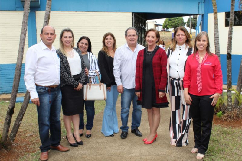 Profissionais da Rede Municipal de Educação participam do ciclo de estudos para a organização do currículo de Minas Gerais.